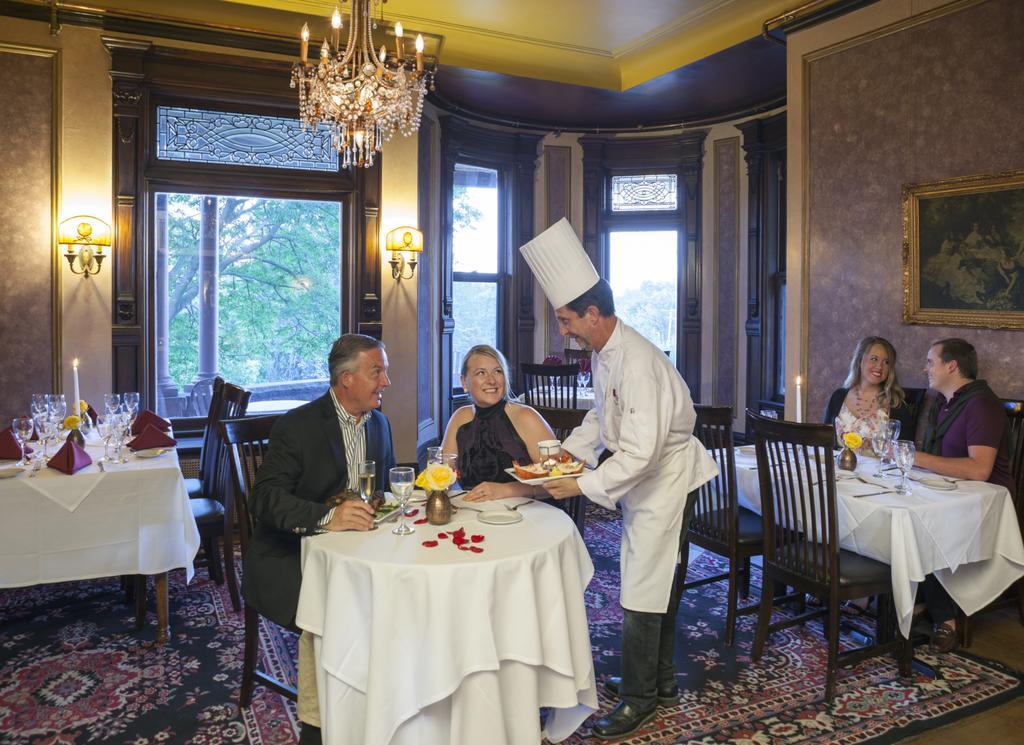 Henderson Castle Inn カラマズー エクステリア 写真