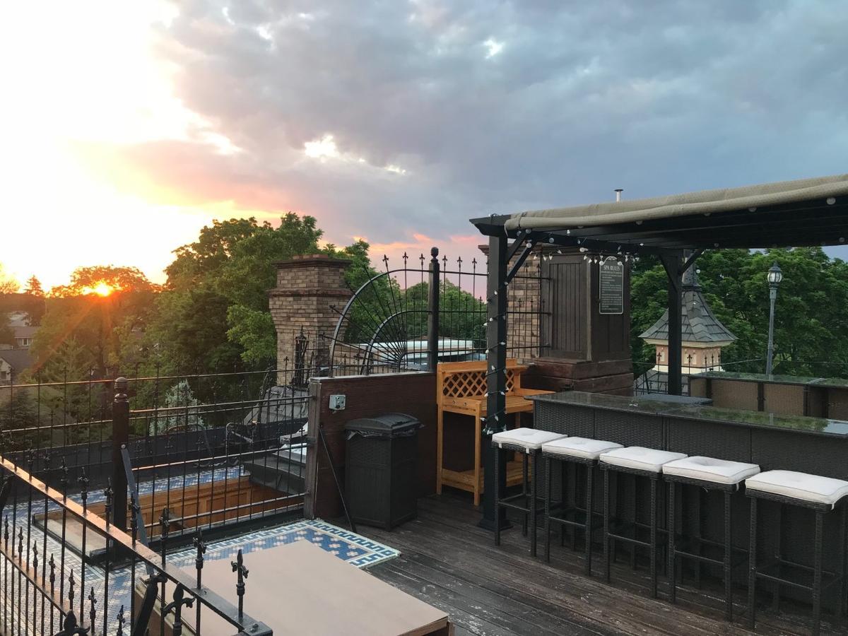Henderson Castle Inn カラマズー エクステリア 写真